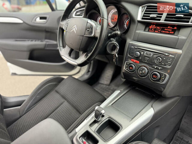 Белый Ситроен С4, объемом двигателя 1.56 л и пробегом 185 тыс. км за 8800 $, фото 11 на Automoto.ua