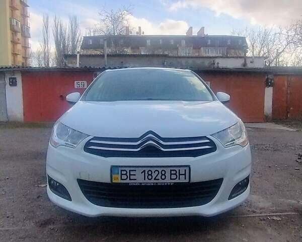 Белый Ситроен С4, объемом двигателя 1.59 л и пробегом 127 тыс. км за 7800 $, фото 7 на Automoto.ua