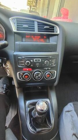Белый Ситроен С4, объемом двигателя 1.6 л и пробегом 135 тыс. км за 6800 $, фото 23 на Automoto.ua