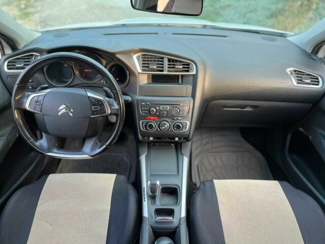 Белый Ситроен С4, объемом двигателя 1.6 л и пробегом 200 тыс. км за 8500 $, фото 4 на Automoto.ua