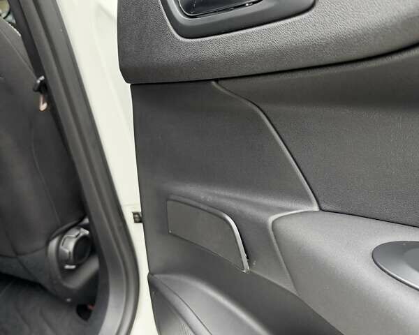 Белый Ситроен С4, объемом двигателя 1.59 л и пробегом 120 тыс. км за 7500 $, фото 34 на Automoto.ua