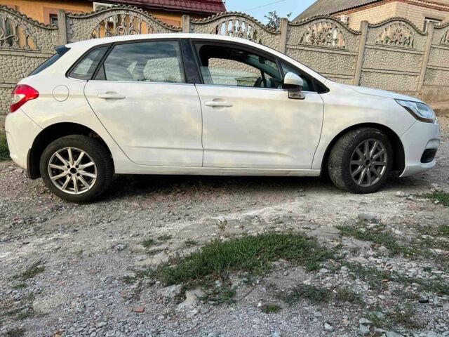 Белый Ситроен С4, объемом двигателя 1.6 л и пробегом 200 тыс. км за 8500 $, фото 1 на Automoto.ua