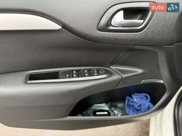 Белый Ситроен С4, объемом двигателя 1.6 л и пробегом 105 тыс. км за 9900 $, фото 14 на Automoto.ua