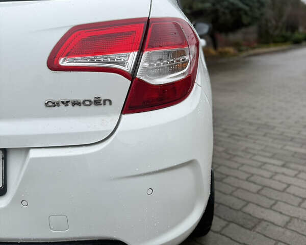 Белый Ситроен С4, объемом двигателя 1.6 л и пробегом 105 тыс. км за 9900 $, фото 4 на Automoto.ua