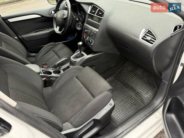 Белый Ситроен С4, объемом двигателя 1.6 л и пробегом 105 тыс. км за 9900 $, фото 19 на Automoto.ua