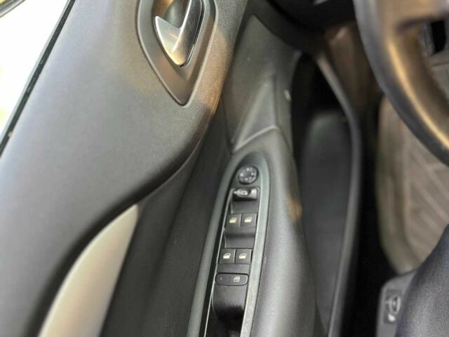 Белый Ситроен С4, объемом двигателя 1.6 л и пробегом 200 тыс. км за 8500 $, фото 9 на Automoto.ua