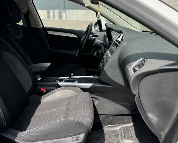 Білий Сітроен С4, об'ємом двигуна 1.56 л та пробігом 115 тис. км за 9500 $, фото 15 на Automoto.ua