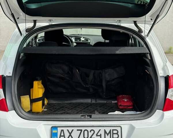 Білий Сітроен С4, об'ємом двигуна 1.56 л та пробігом 115 тис. км за 9500 $, фото 8 на Automoto.ua