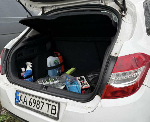 Белый Ситроен С4, объемом двигателя 1.6 л и пробегом 105 тыс. км за 9900 $, фото 24 на Automoto.ua