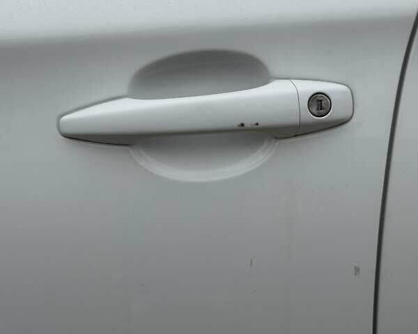 Белый Ситроен С4, объемом двигателя 1.59 л и пробегом 120 тыс. км за 7500 $, фото 40 на Automoto.ua