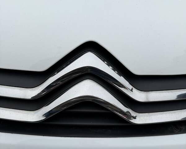 Белый Ситроен С4, объемом двигателя 1.59 л и пробегом 120 тыс. км за 7500 $, фото 43 на Automoto.ua