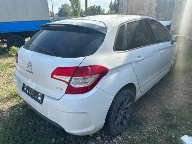Білий Сітроен С4, об'ємом двигуна 1.6 л та пробігом 300 тис. км за 2000 $, фото 4 на Automoto.ua