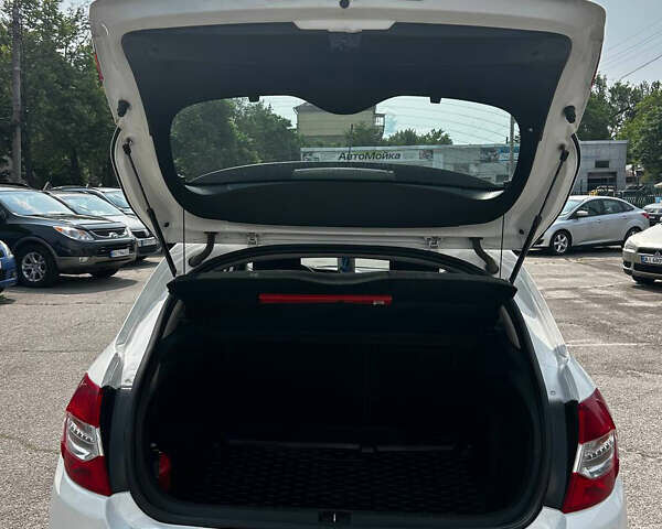 Белый Ситроен С4, объемом двигателя 1.6 л и пробегом 191 тыс. км за 6999 $, фото 8 на Automoto.ua