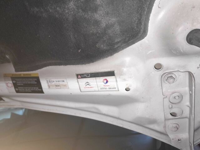 Белый Ситроен С4, объемом двигателя 1.6 л и пробегом 200 тыс. км за 8500 $, фото 12 на Automoto.ua