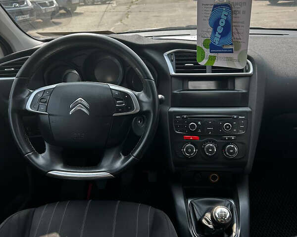 Белый Ситроен С4, объемом двигателя 1.6 л и пробегом 191 тыс. км за 6999 $, фото 9 на Automoto.ua