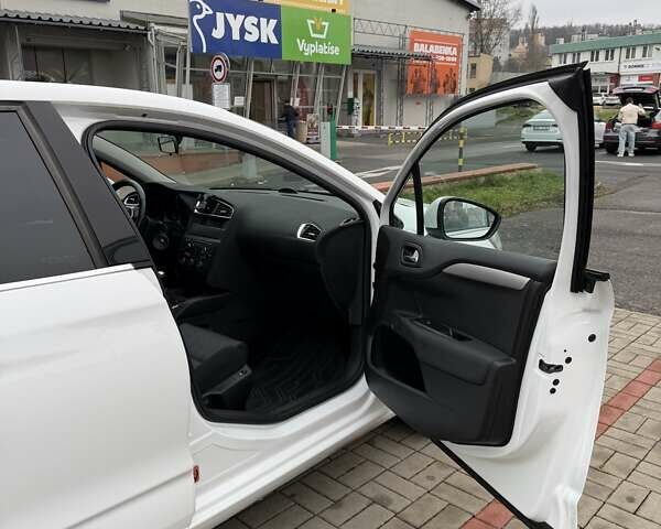 Белый Ситроен С4, объемом двигателя 1.59 л и пробегом 120 тыс. км за 7500 $, фото 39 на Automoto.ua