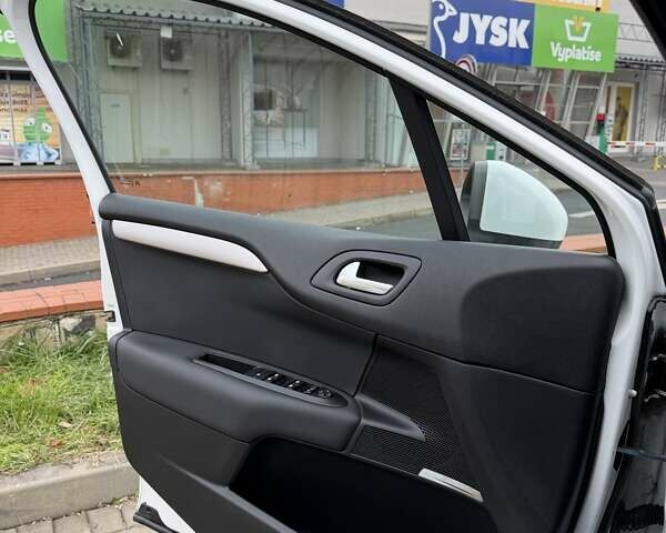 Белый Ситроен С4, объемом двигателя 1.59 л и пробегом 120 тыс. км за 7500 $, фото 26 на Automoto.ua
