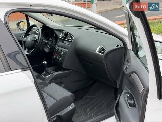 Белый Ситроен С4, объемом двигателя 1.59 л и пробегом 120 тыс. км за 7500 $, фото 38 на Automoto.ua
