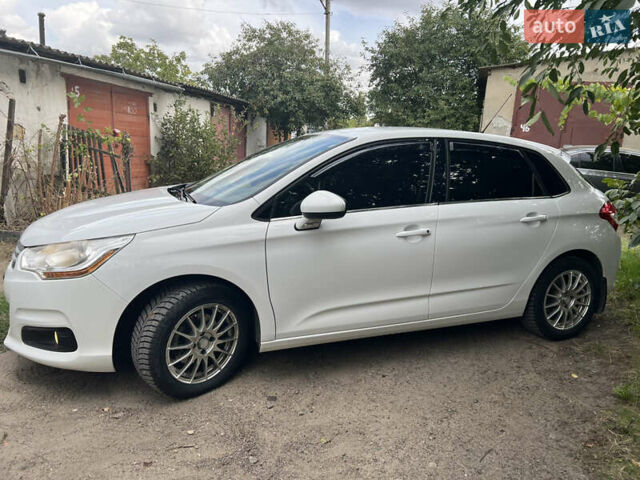 Белый Ситроен С4, объемом двигателя 1.56 л и пробегом 168 тыс. км за 8500 $, фото 4 на Automoto.ua