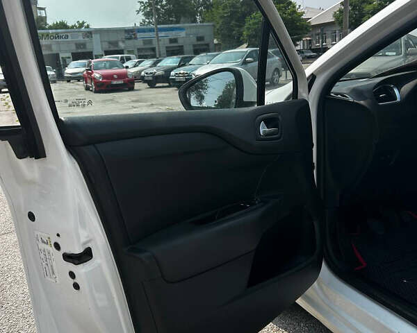 Белый Ситроен С4, объемом двигателя 1.6 л и пробегом 191 тыс. км за 6999 $, фото 12 на Automoto.ua