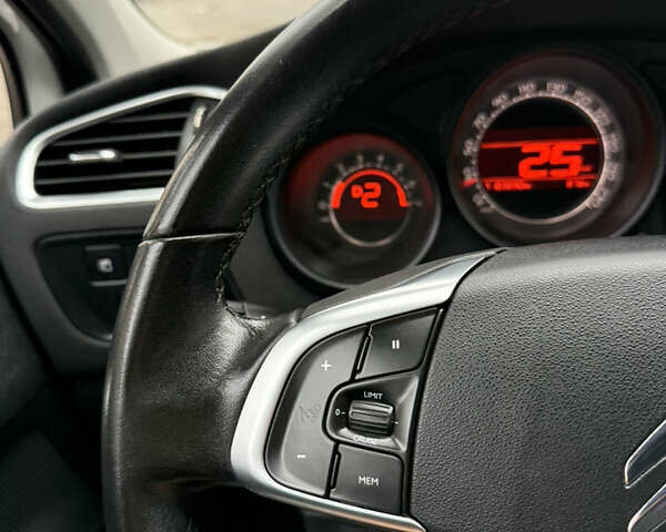 Белый Ситроен С4, объемом двигателя 1.6 л и пробегом 105 тыс. км за 9900 $, фото 7 на Automoto.ua