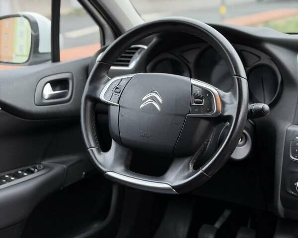 Белый Ситроен С4, объемом двигателя 1.59 л и пробегом 120 тыс. км за 7500 $, фото 21 на Automoto.ua