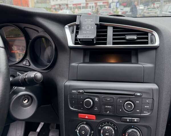 Белый Ситроен С4, объемом двигателя 1.59 л и пробегом 120 тыс. км за 7500 $, фото 22 на Automoto.ua