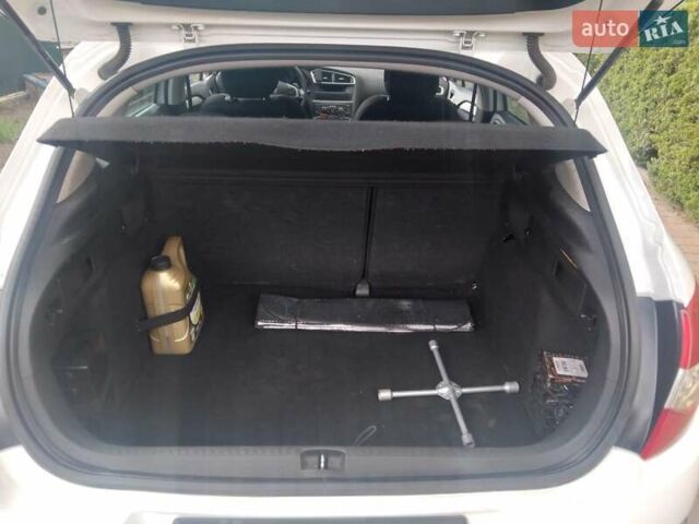 Білий Сітроен С4, об'ємом двигуна 1.6 л та пробігом 198 тис. км за 6900 $, фото 3 на Automoto.ua