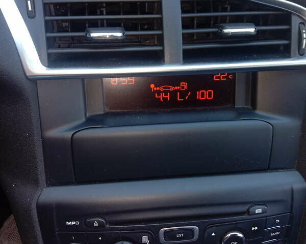 Белый Ситроен С4, объемом двигателя 1.56 л и пробегом 275 тыс. км за 6800 $, фото 16 на Automoto.ua