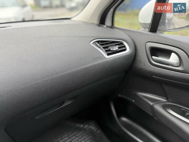 Белый Ситроен С4, объемом двигателя 1.6 л и пробегом 105 тыс. км за 9900 $, фото 15 на Automoto.ua