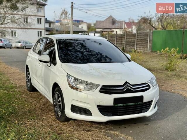 Белый Ситроен С4, объемом двигателя 1.6 л и пробегом 187 тыс. км за 5200 $, фото 2 на Automoto.ua
