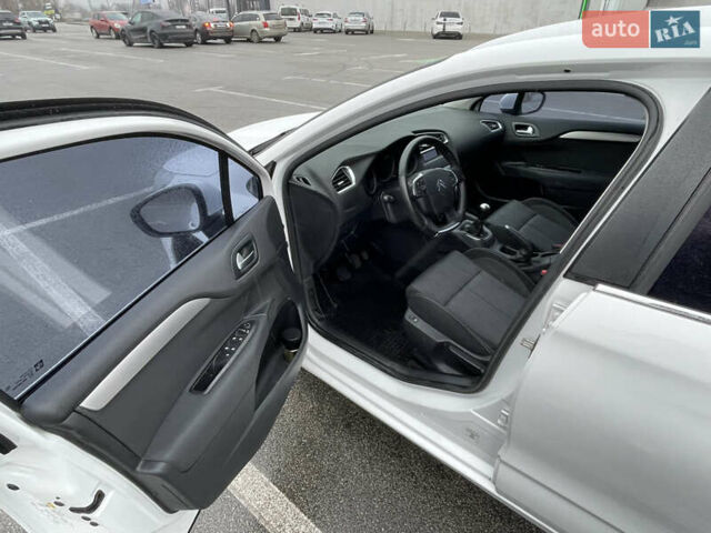 Белый Ситроен С4, объемом двигателя 1.56 л и пробегом 183 тыс. км за 6000 $, фото 8 на Automoto.ua