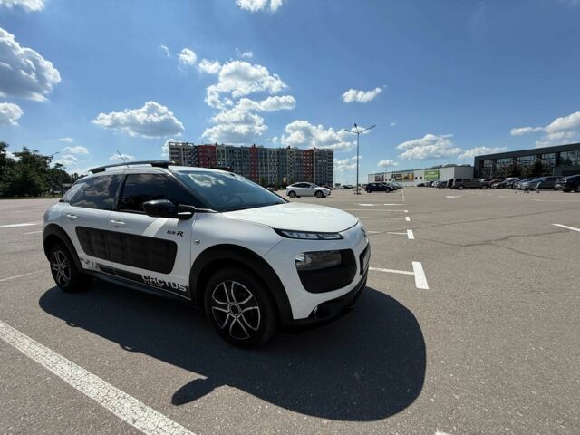 Белый Ситроен С4, объемом двигателя 1.6 л и пробегом 157 тыс. км за 12000 $, фото 3 на Automoto.ua