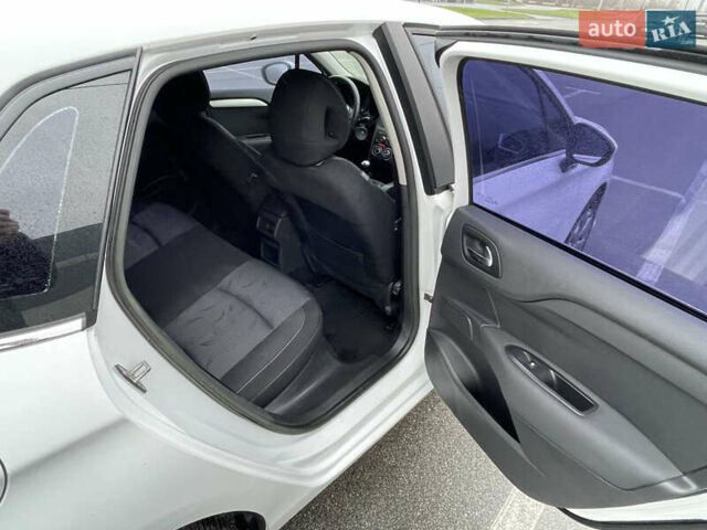 Белый Ситроен С4, объемом двигателя 1.56 л и пробегом 183 тыс. км за 6000 $, фото 14 на Automoto.ua