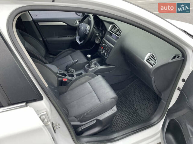 Белый Ситроен С4, объемом двигателя 1.56 л и пробегом 183 тыс. км за 6000 $, фото 13 на Automoto.ua