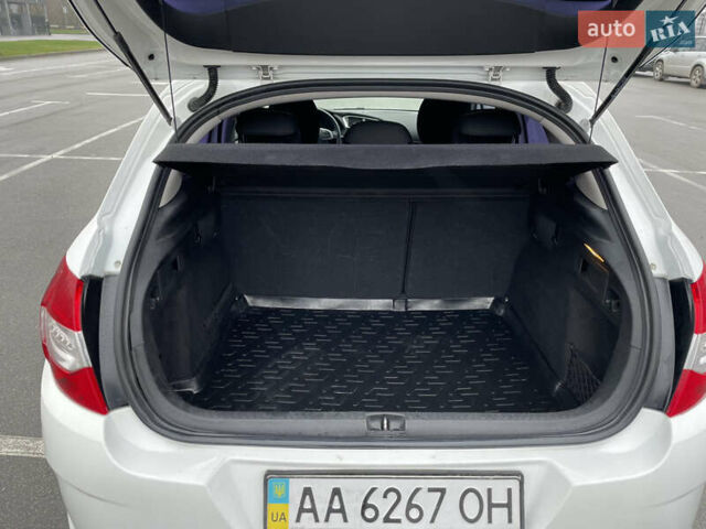 Белый Ситроен С4, объемом двигателя 1.56 л и пробегом 183 тыс. км за 6000 $, фото 19 на Automoto.ua