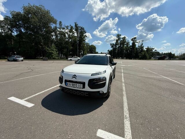 Белый Ситроен С4, объемом двигателя 1.6 л и пробегом 157 тыс. км за 12000 $, фото 2 на Automoto.ua
