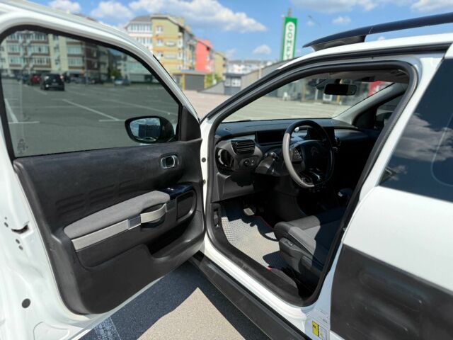 Белый Ситроен С4, объемом двигателя 1.6 л и пробегом 157 тыс. км за 12000 $, фото 10 на Automoto.ua