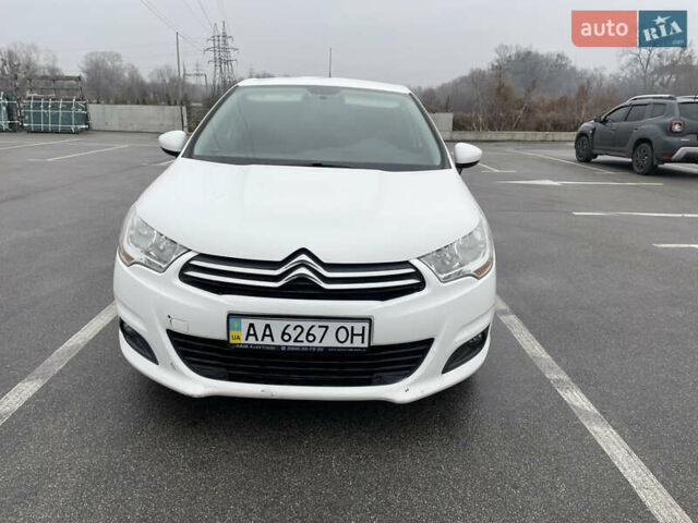 Белый Ситроен С4, объемом двигателя 1.56 л и пробегом 183 тыс. км за 6000 $, фото 1 на Automoto.ua
