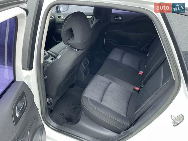 Белый Ситроен С4, объемом двигателя 1.56 л и пробегом 183 тыс. км за 6000 $, фото 11 на Automoto.ua