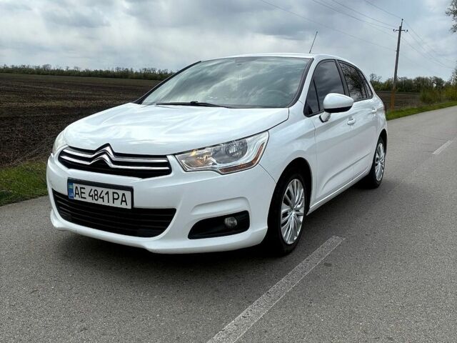 Белый Ситроен С4, объемом двигателя 1.56 л и пробегом 188 тыс. км за 7500 $, фото 2 на Automoto.ua