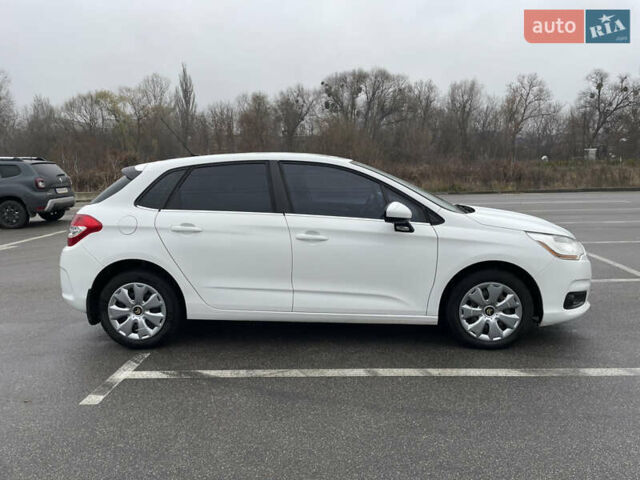 Белый Ситроен С4, объемом двигателя 1.56 л и пробегом 183 тыс. км за 6000 $, фото 3 на Automoto.ua