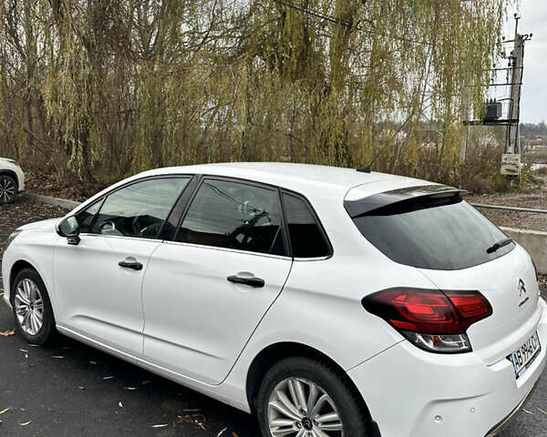 Білий Сітроен С4, об'ємом двигуна 1.2 л та пробігом 62 тис. км за 11000 $, фото 2 на Automoto.ua