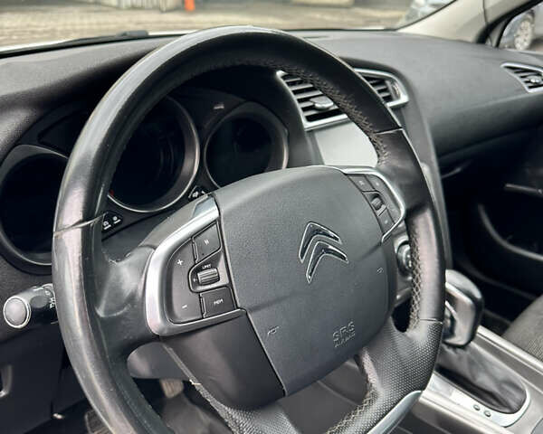 Білий Сітроен С4, об'ємом двигуна 1.2 л та пробігом 62 тис. км за 11000 $, фото 6 на Automoto.ua