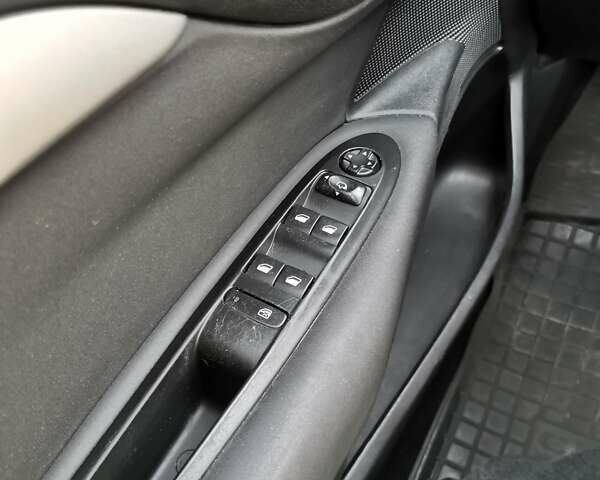 Белый Ситроен С4, объемом двигателя 1.56 л и пробегом 232 тыс. км за 8200 $, фото 10 на Automoto.ua