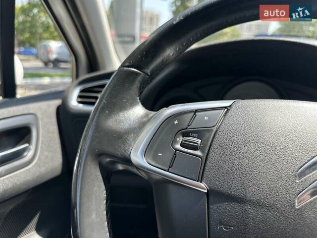 Білий Сітроен С4, об'ємом двигуна 1.56 л та пробігом 137 тис. км за 9900 $, фото 31 на Automoto.ua