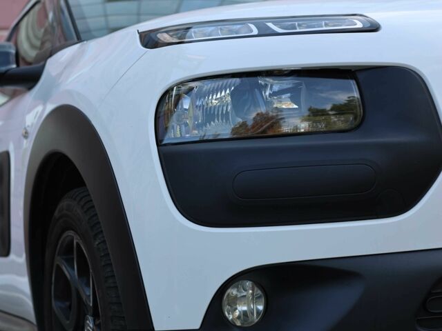 Белый Ситроен С4, объемом двигателя 1.2 л и пробегом 120 тыс. км за 8900 $, фото 6 на Automoto.ua