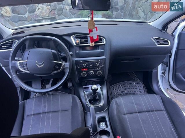 Белый Ситроен С4, объемом двигателя 1.2 л и пробегом 184 тыс. км за 8300 $, фото 12 на Automoto.ua
