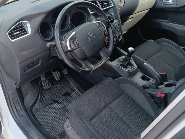 Белый Ситроен С4, объемом двигателя 1.6 л и пробегом 98 тыс. км за 10490 $, фото 3 на Automoto.ua