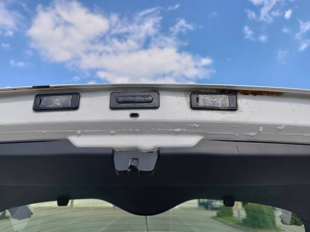 Белый Ситроен С4, объемом двигателя 1.6 л и пробегом 98 тыс. км за 10490 $, фото 6 на Automoto.ua